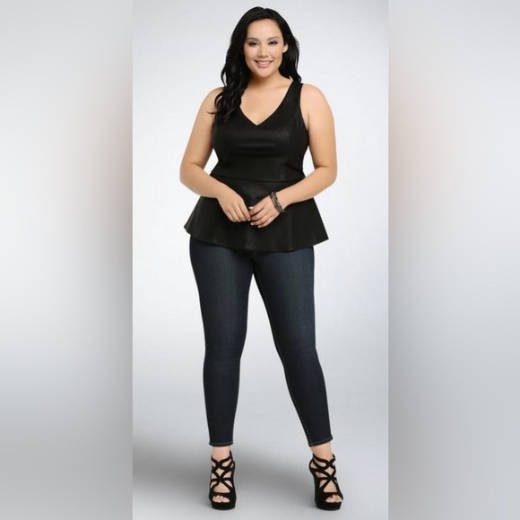 Torrid Tank Top Womens 3X Black Faux Leather Back Zip Chest Lined Soft Edgy Chic - Picture 9 of 9